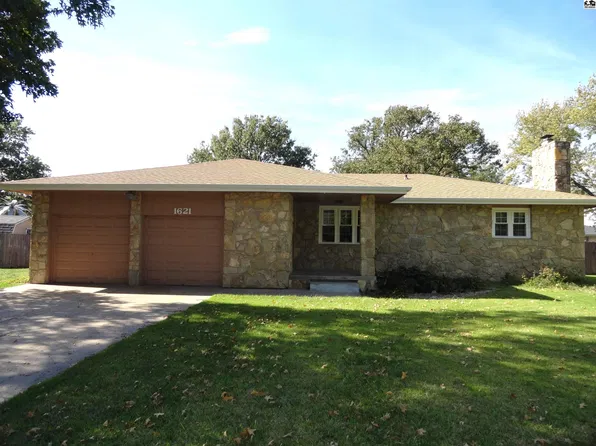 1621 Suncrest Dr, McPherson, KS 67460