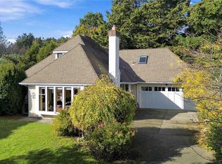 3818 Beachview Pl, Saanich, BC V8P 5N8