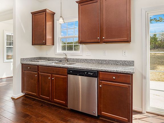 4th image of 117 Oak Meadow Ln