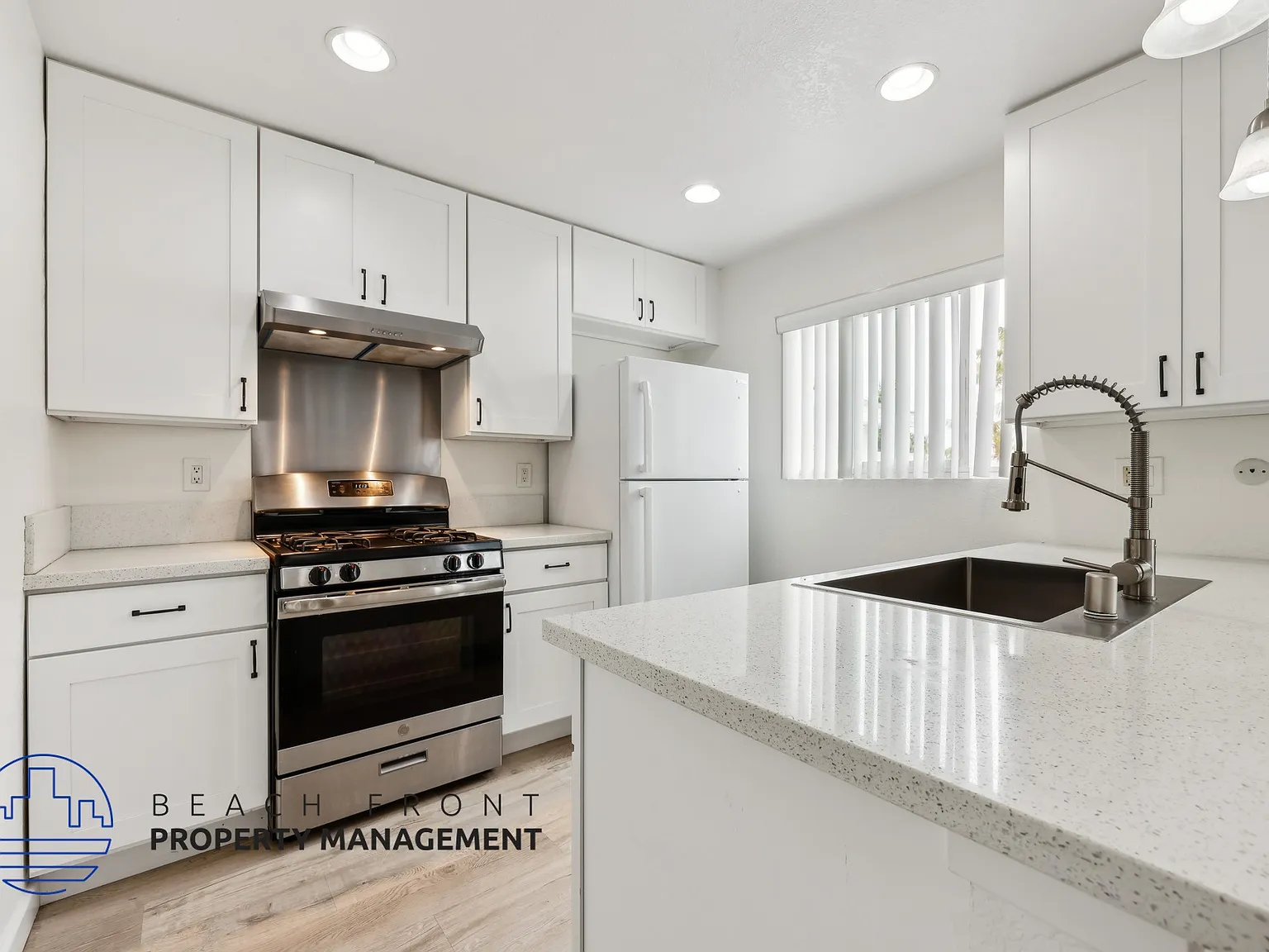 Newport Terrace Apartments — Photo 1