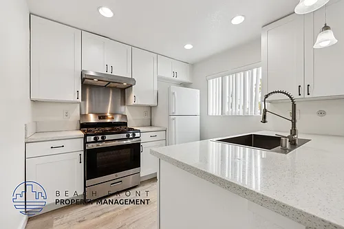 1401 Superior Ave Photo 1
