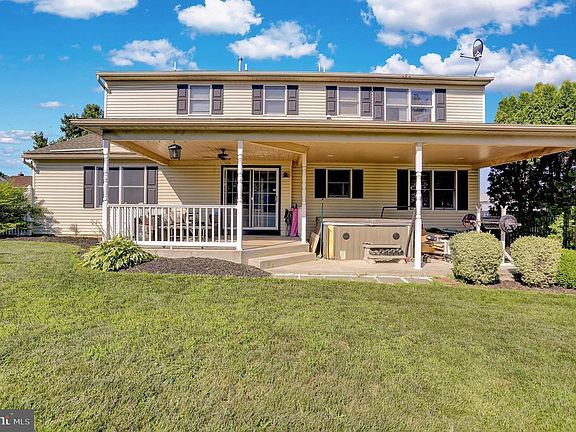 2nd image of 1061 Boeshore Cir