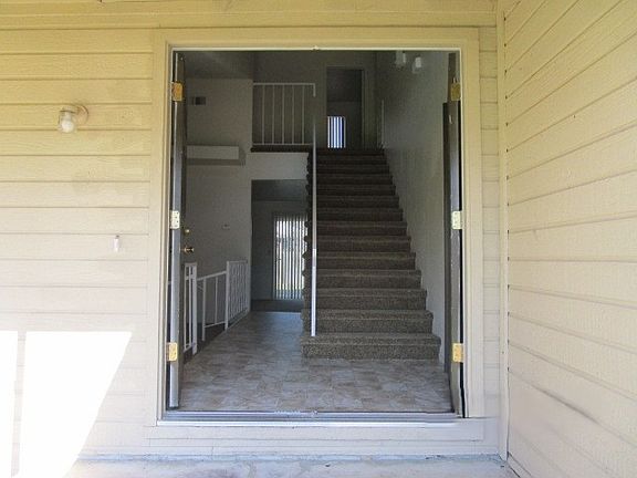 3rd image of 1961 Hammertown Dr