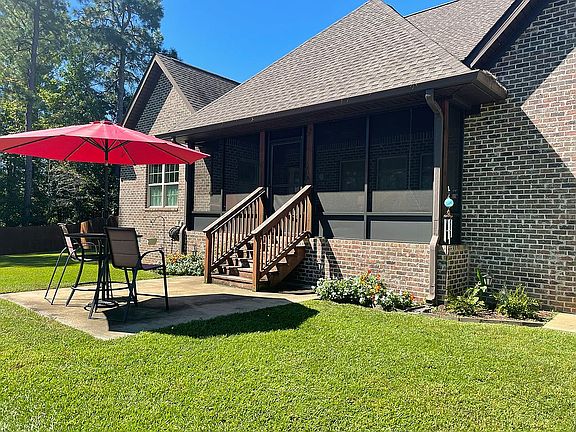 3rd image of 4703 Oak Way