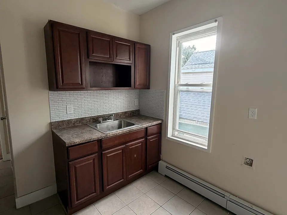 373-375 Blatchley Ave #B3