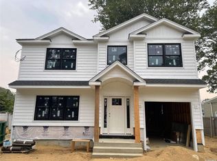 14 Connecticut Ave, Massapequa, NY 11758