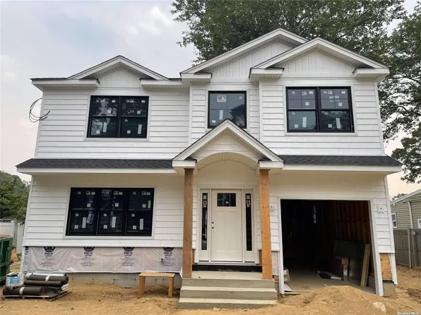 14 Connecticut Avenue, Massapequa, NY 11758