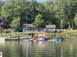 9321 W Oak Dr, Lake City, MI 49651