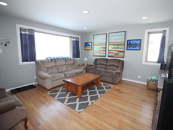 2nd image of 10934 S Komensky Ave