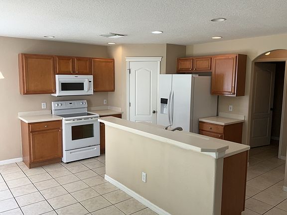 3rd image of 7415 Oxford Garden Cir