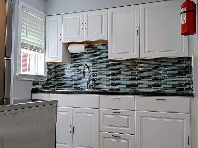 212 N Harding Ave — Photo 2