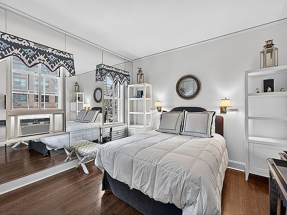 2nd image of 203 E 72nd St #3N