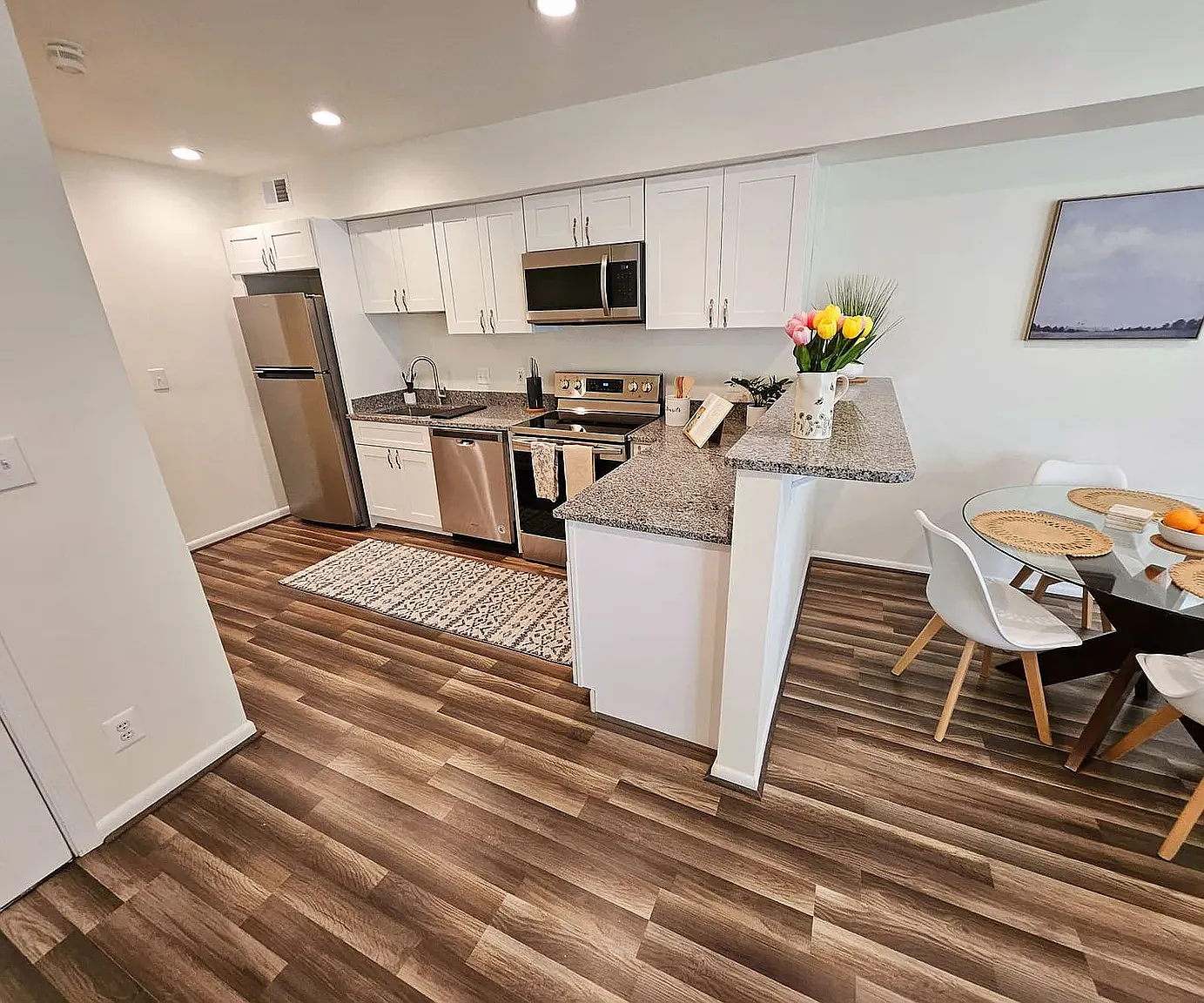 2 bed, 1050 sqft, $3,495 — Photo 3