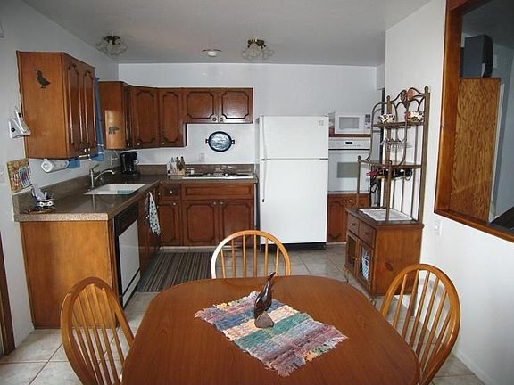4th image of 8001 E Kenyon Dr