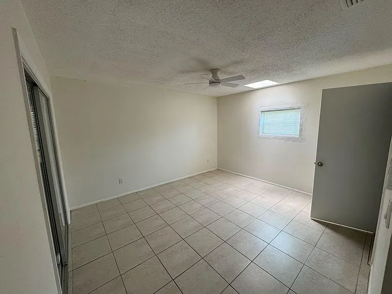 738 SW Ravenswood Ln — Photo 12