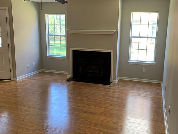 3rd image of 2938 A Mulberry Ln