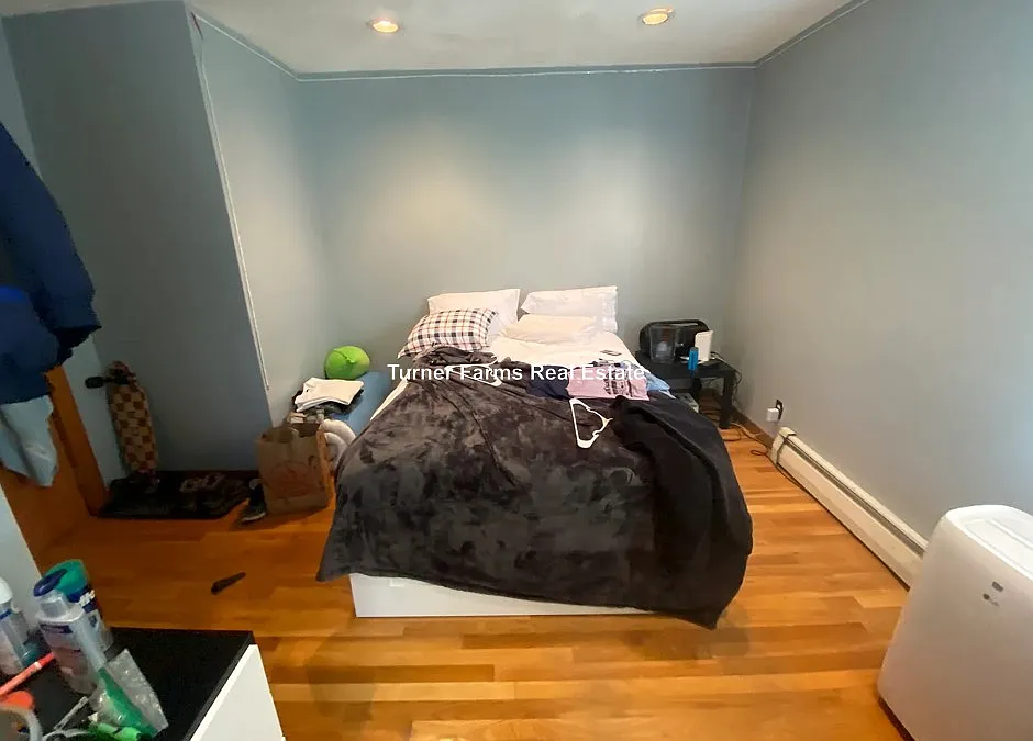 6 bed, 9999 sqft, $7,800 — Photo 2
