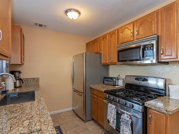 4th image of 19260 Glendale Ct