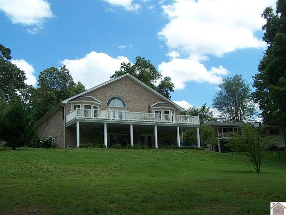 2nd image of 714 Lake Dr