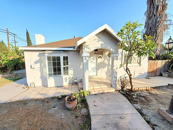 2nd image of 3950 De Garmo Ave