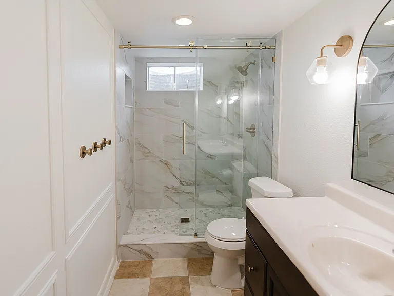 Full bath 2