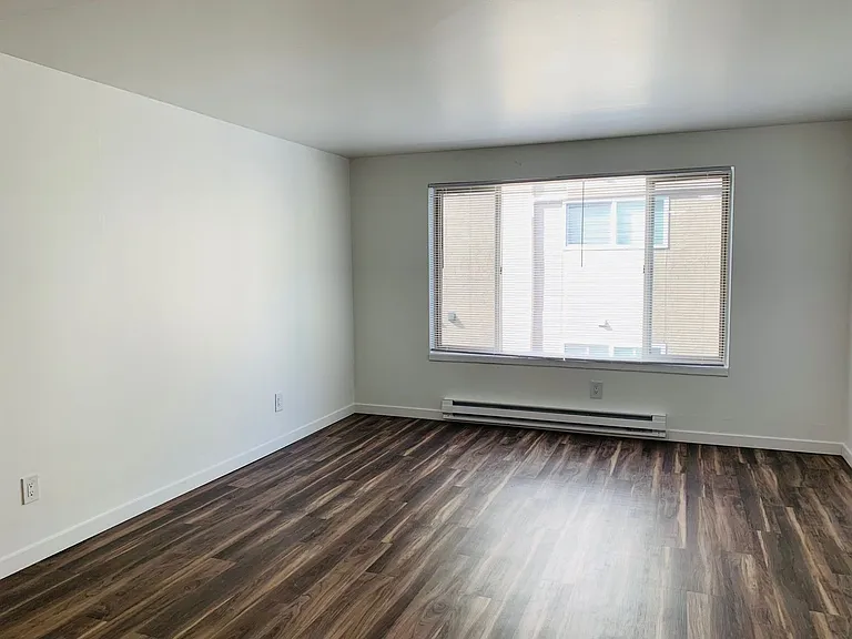 520 & 524 NE 112th St — Photo 3