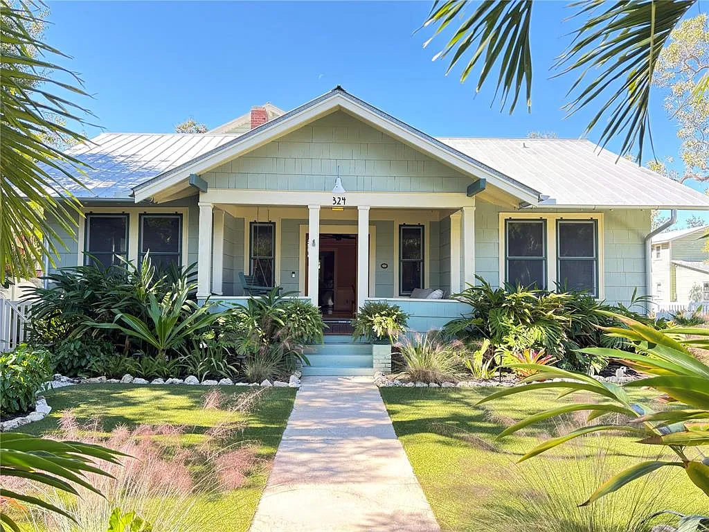 4 bed, 3.0 bath, 2107 sqft, $8,000 — Photo 2