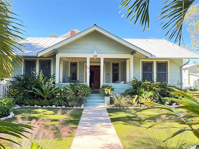 324 Julia Pl — Photo 2