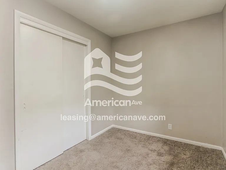 1273937_012_bedroom_13859817.jpg