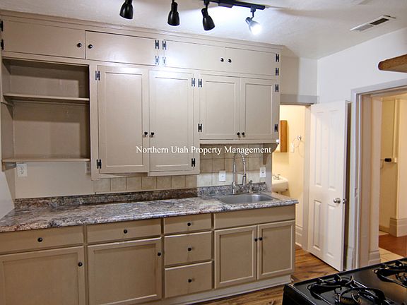 5 Kitchen_11032021