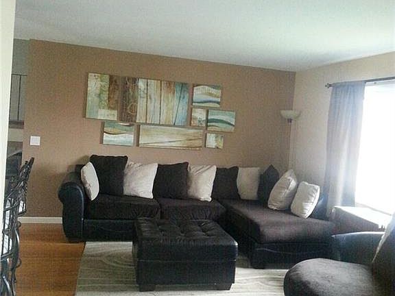 4th image of 35 Yellowstone Dr