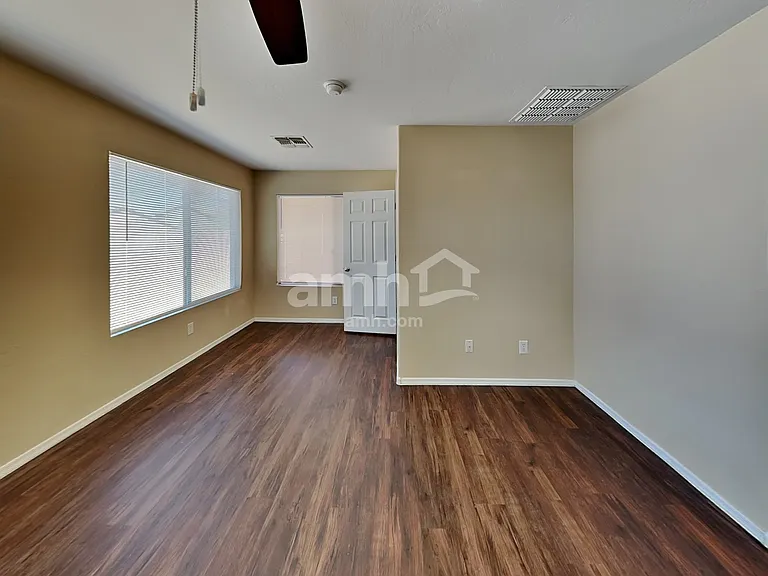 11369 W Lincoln St — Photo 10