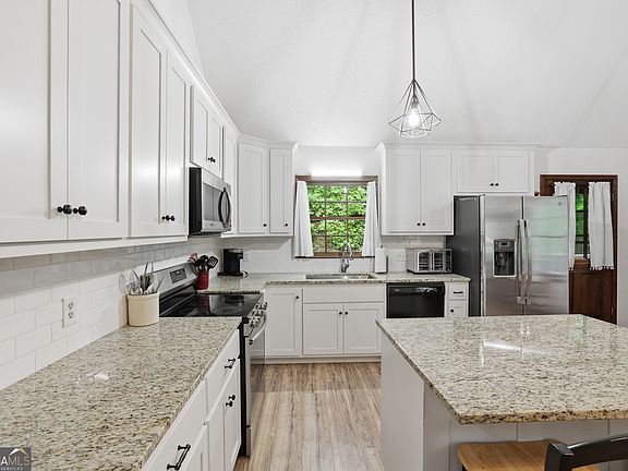 5th image of 15 Mississippi Ln