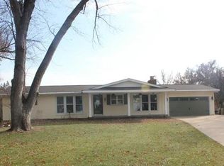 6 Fountain Ct, Florissant, MO 63033