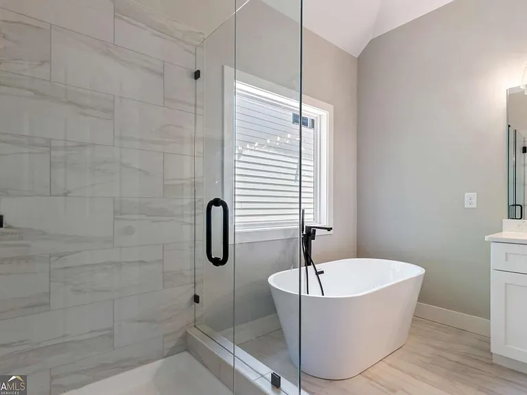 380 Ansley Dr — Photo 17