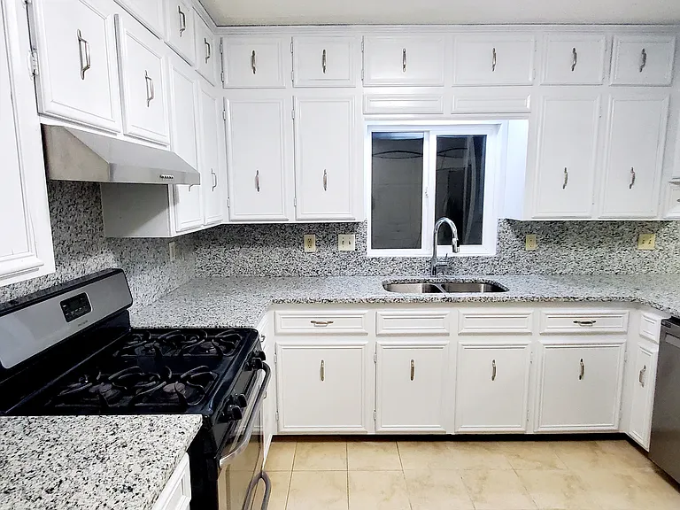 89 Spring Grove Dr — Photo 8