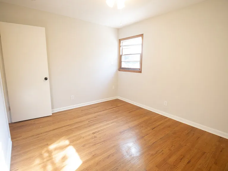 2501 Brookside Ct — Photo 6