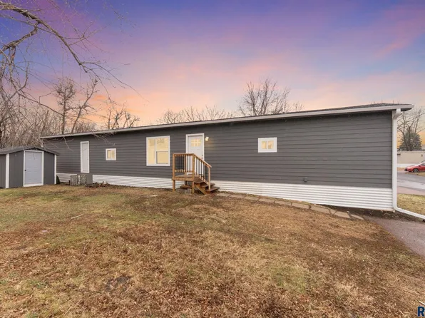 808 S Beta Pl, Sioux Falls, SD 57106