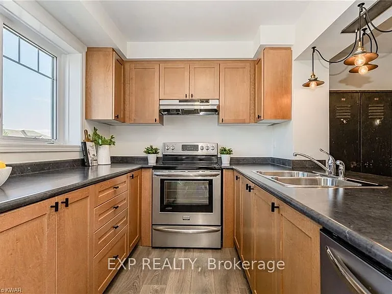 8 Stratus St — Photo 11