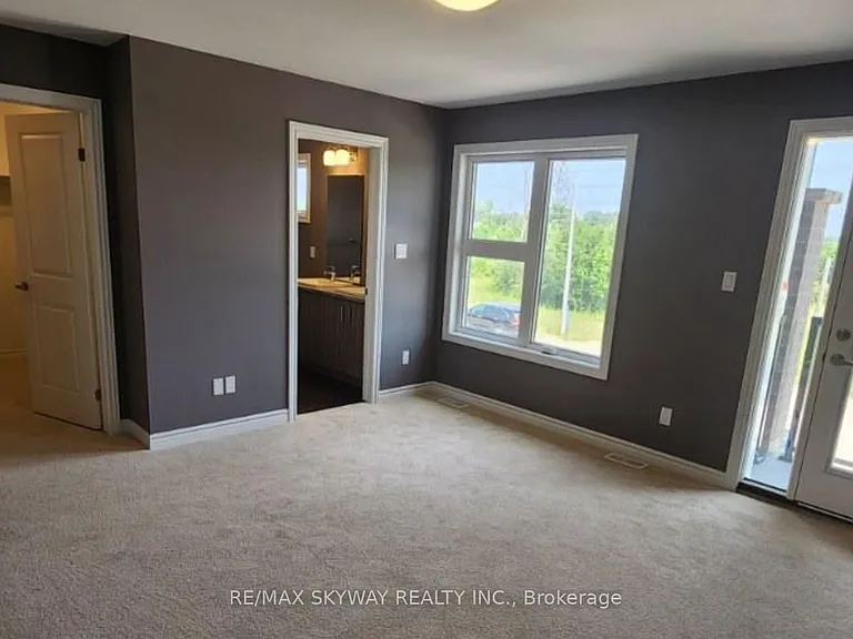 46 Bradley Ave — Photo 12