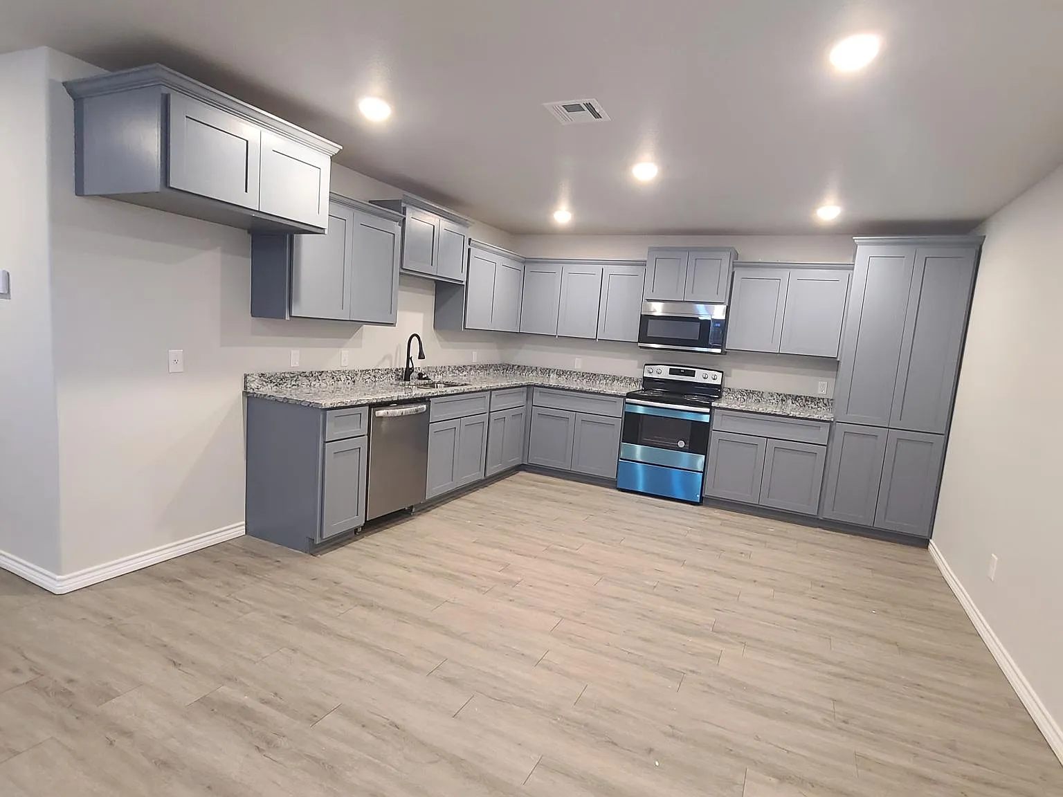 2 bed, 1676 sqft, $1,400 — Photo 1