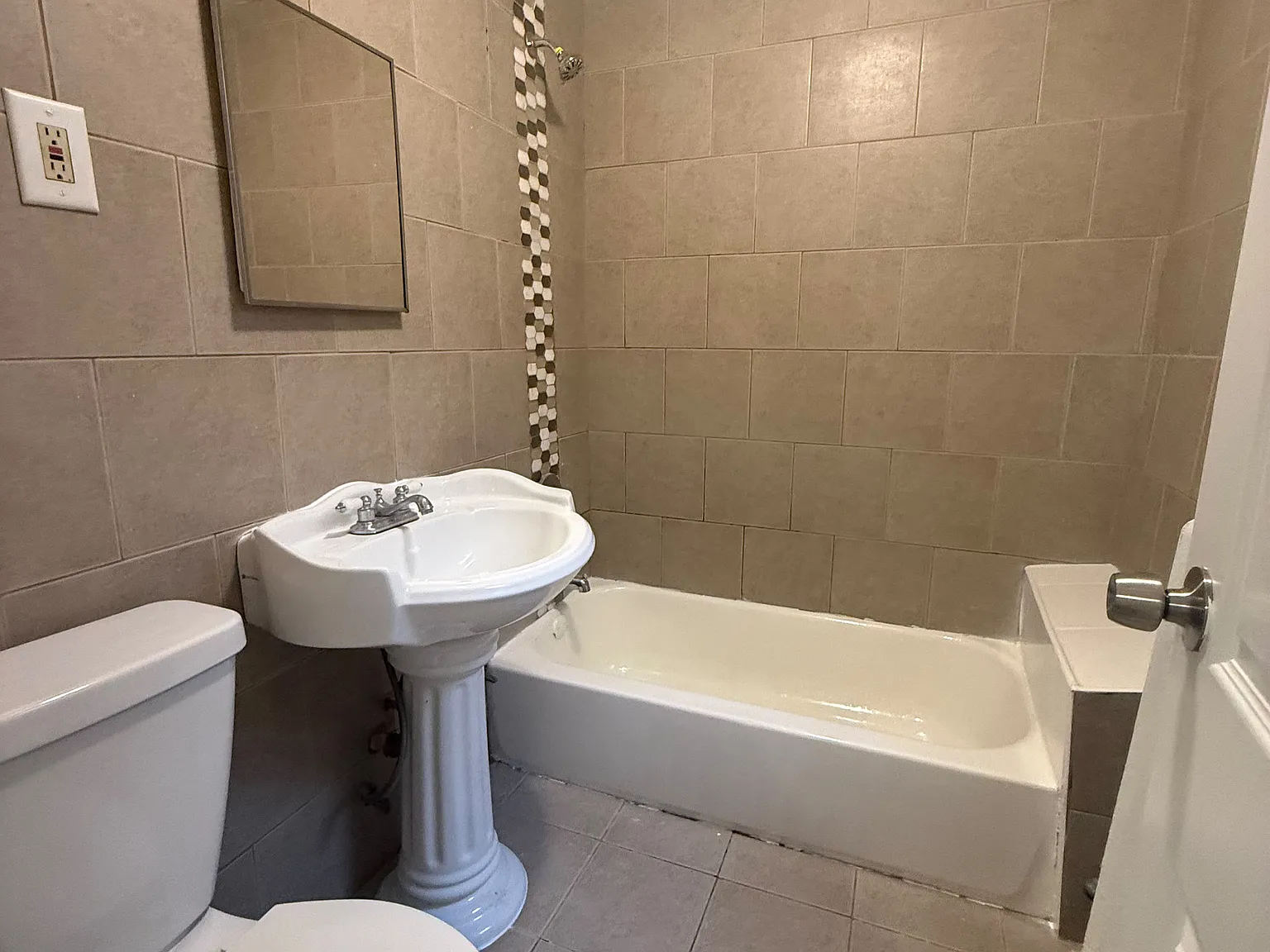 2 bed, $1,795 — Photo 4