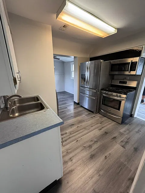 4 bed, 782 sqft, $2,400 — Photo 4