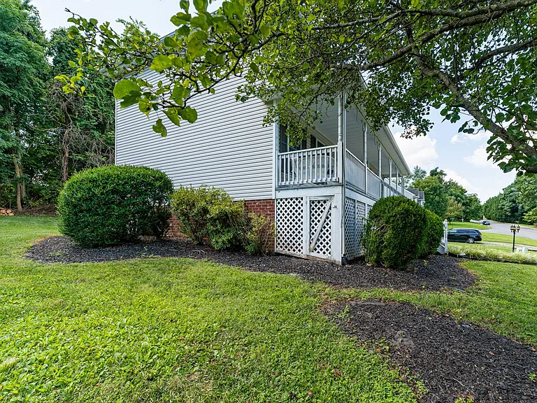 72 Viking Dr — Photo 7