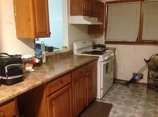 2nd image of 335 Charles St
