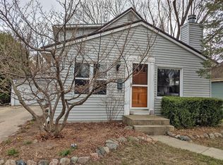 621 E Juneau Ave, Oconomowoc, WI 53066