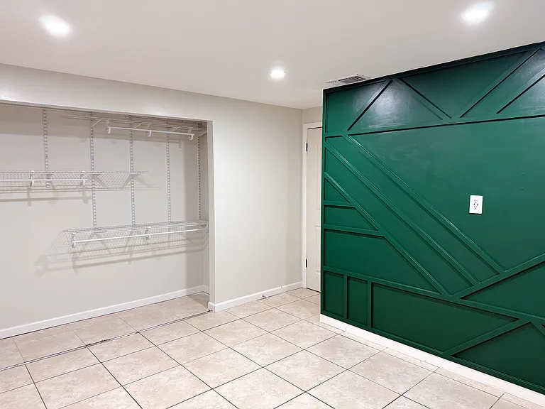 1275 N Old Mill Dr — Photo 2