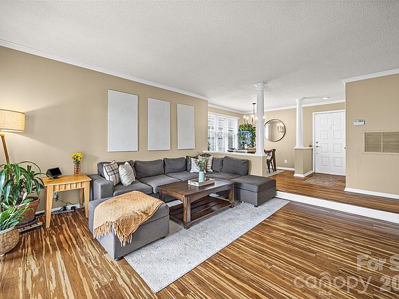 5th image of 308 Queens Rd APT 17