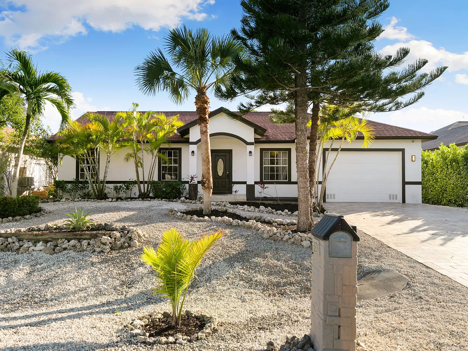 4 bed, 2025 sqft, $9,000 — Photo 1