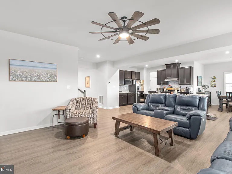 6427 Hawkeye Dr — Photo 53
